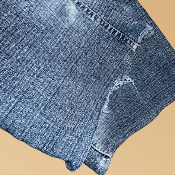 Vintage Crest Embroidered Bleached Blue Jeans Size 15/16 34x27 #228 - Picture 6 of 10